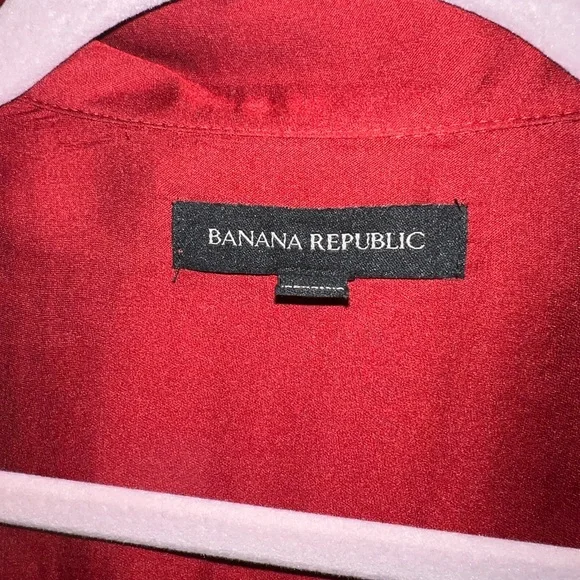 ⭐️Banana Republic Red Silky Button Up Holiday Party Long Sleeve Blouse Size XS - Picture 14 of 16